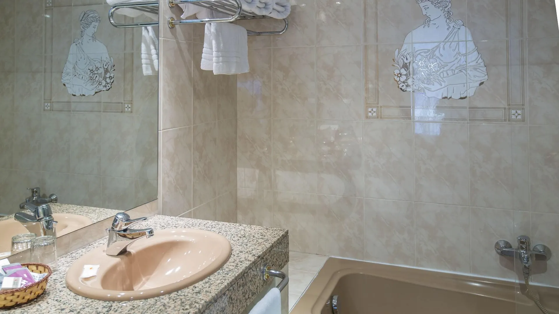 Yomo Imperial Hotel Sant Julia de Loria 3*,